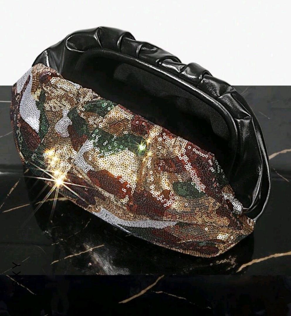 Camouflage Sequence clutch
