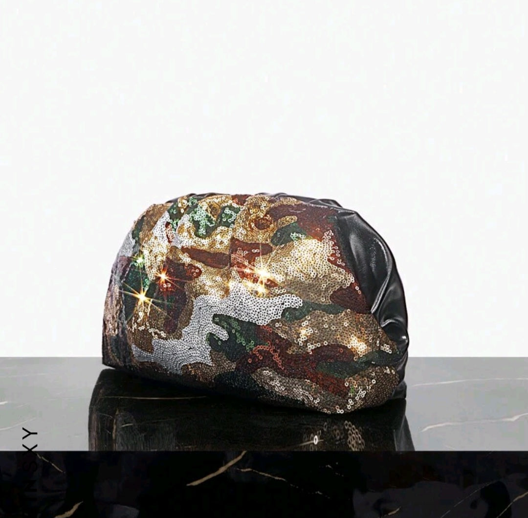 Camouflage Sequence clutch