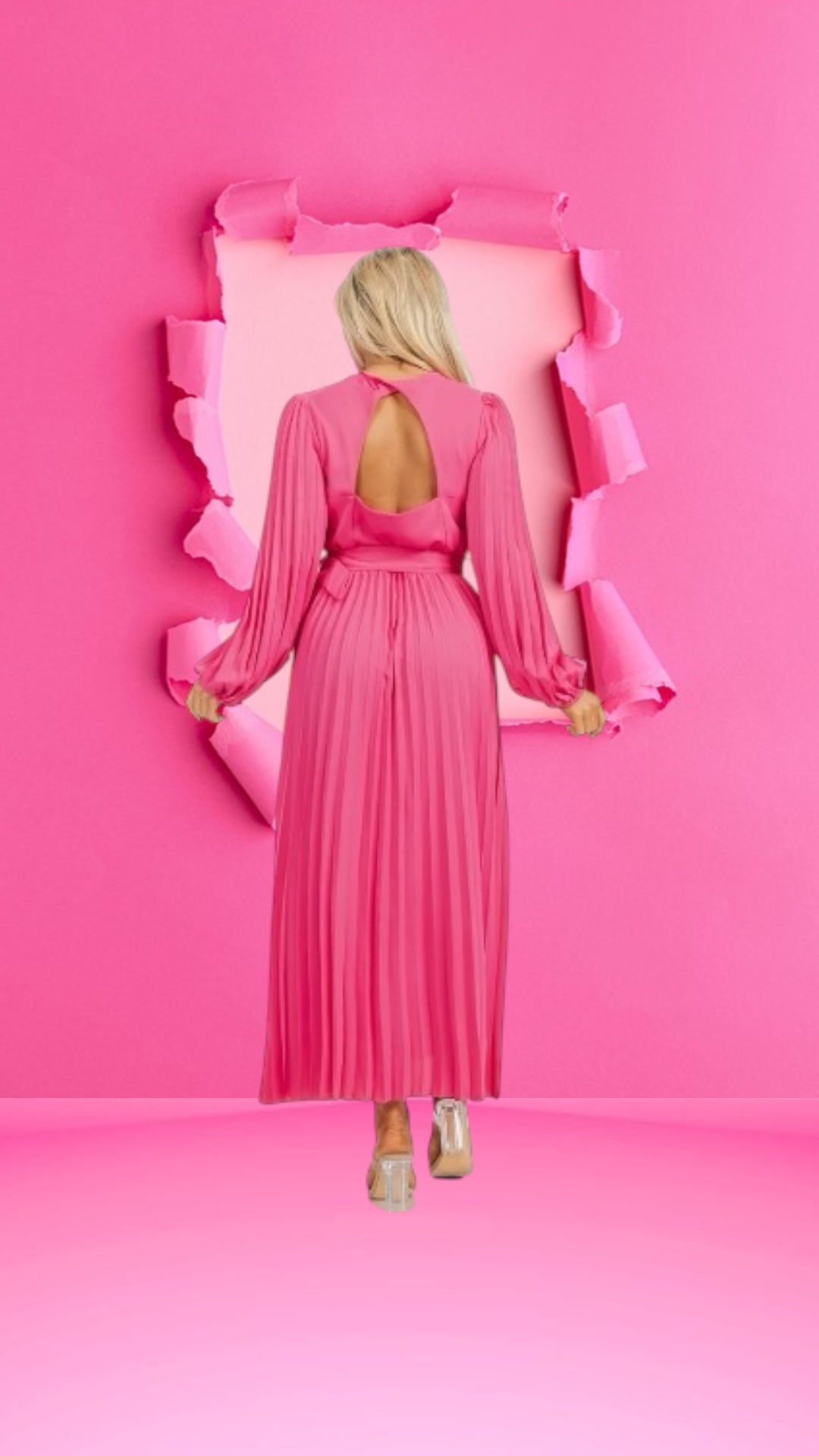 Women’s Long Sleeve
Open Back Surpice
Welted Pleated Max Dress